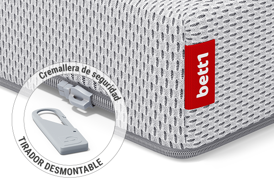 Primer plano de un colchón bett1 con la etiqueta visible, destacando la calidad del producto y el fácil manejo.