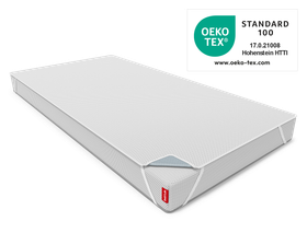 Der BODYGUARD® Nässeschutz ist auf der SuperBreeze® Kindermatratze mit den Halteschlaufen befestigt, daneben das Oeko-Tex® Standard 100 Siegel.