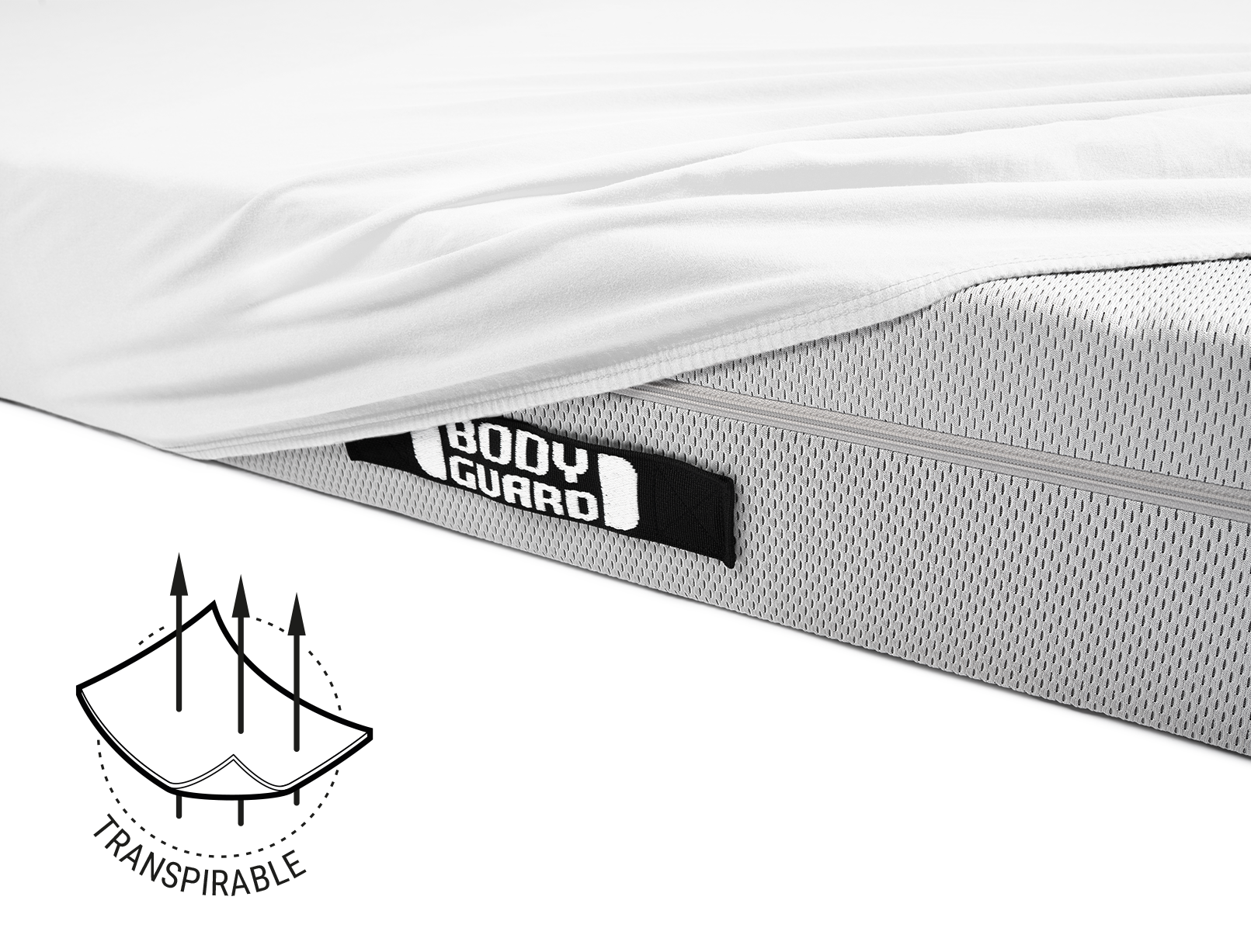 La sábana ajustable BODYGUARD® de jersey en blanco, doblada: Enfoque en la sábana en la variante de color plateado. Texto: Disponible en plata o blanco.
