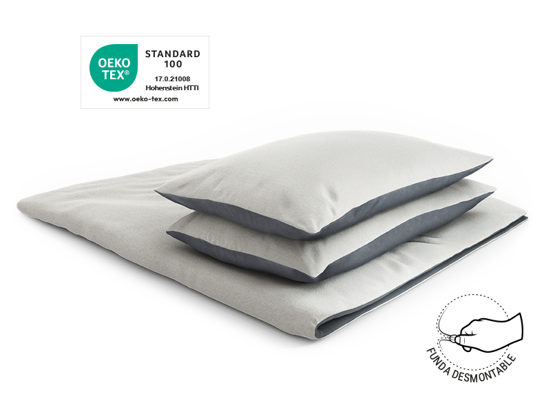  La ropa de cama de franela BODYGUARD® colocada en un edredón doblado con dos almohadas. Sello Oeko-Tex®. Ilustración de una mano cerrando una cremallera. Texto: Fácil de poner.
