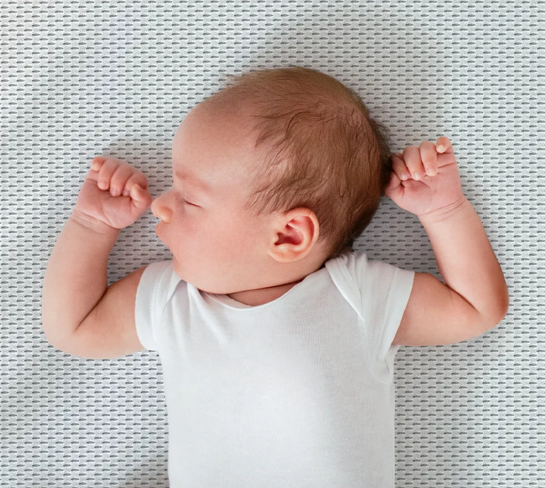 Imagen de un colchón bett1 con el sello de aprobación de kidsgo, destacando su calidad para bebés.