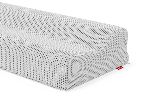 Almohada BODYGUARD con funda Hybreeze y etiqueta roja en la esquina.