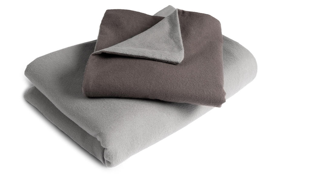Juego de funda nórdica franela BODYGUARD® en color antracita, compuesto por funda de almohada y funda de edredón.