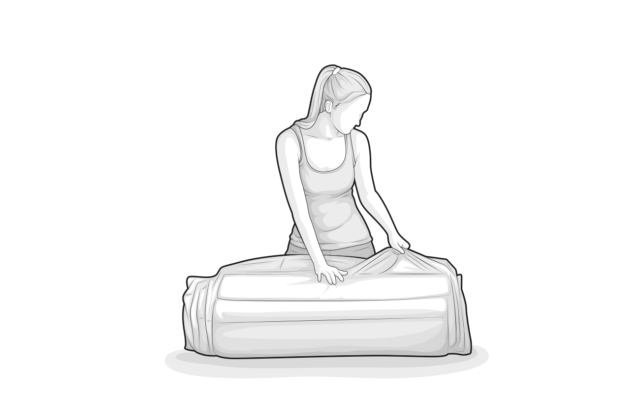 Mujer sacando el colchón BODYGUARD® de la caja