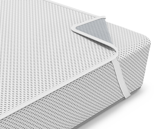 Colchón de cuna con funda transpirable, detalle de ajuste en la esquina, logotipo bett1.